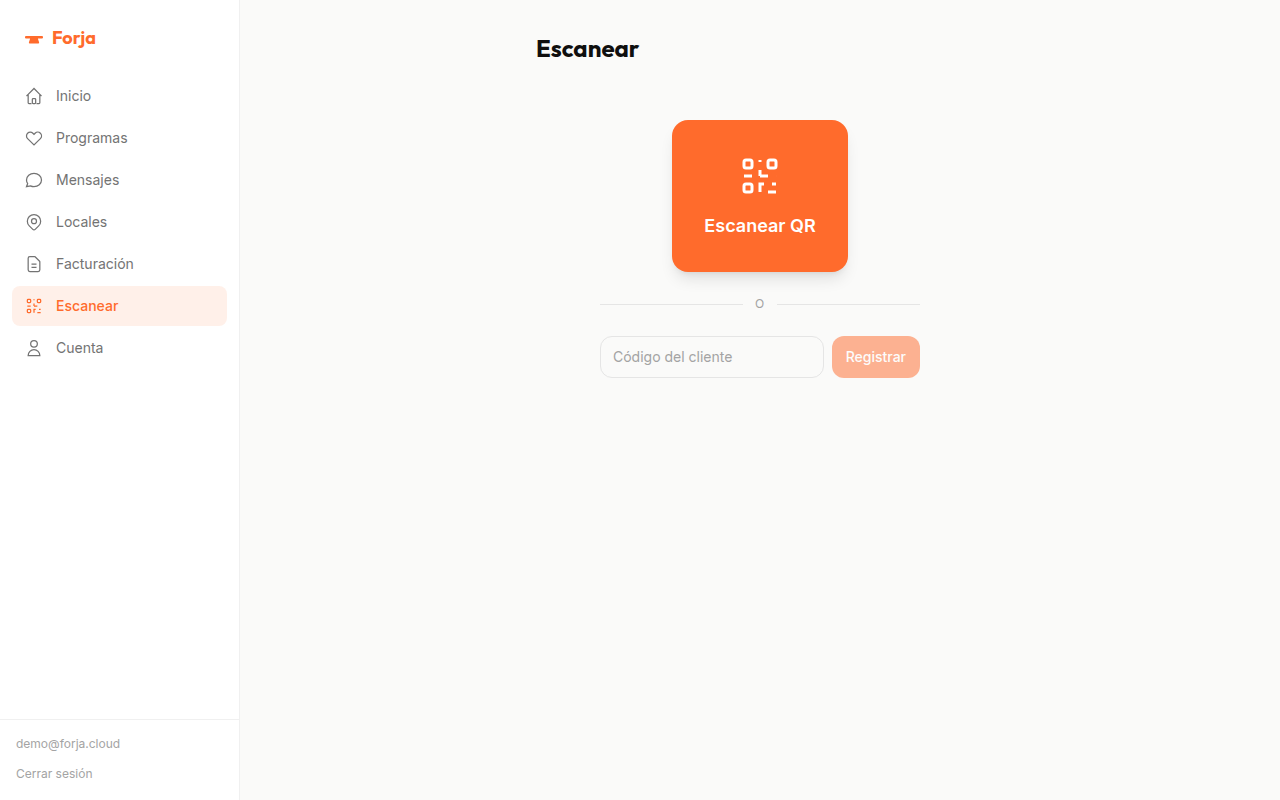 Página de escaneo QR con botón de cámara y campo de código manual